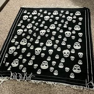 Magaschoni home cozy skull throw 50 by 60 Halloween